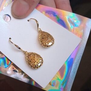 5/20 Elegant Gold Filigree Teardrop Earrings